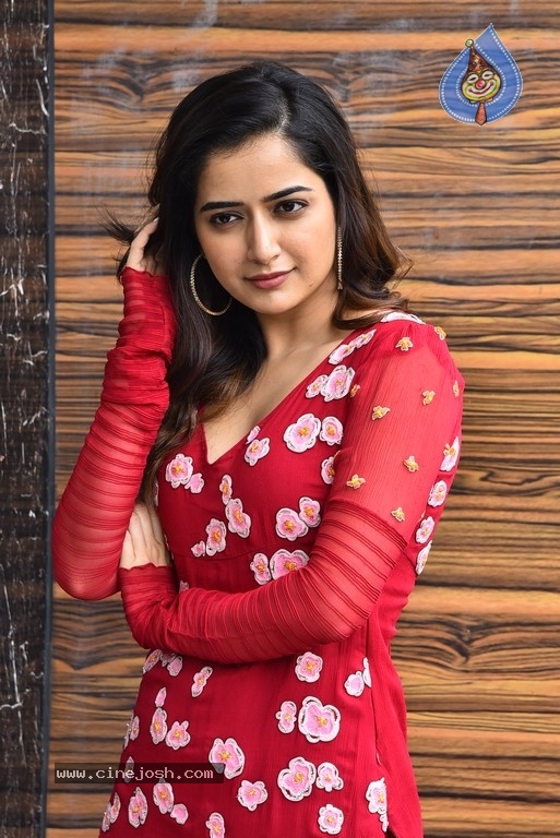 Ashika Ranganath Photos - 3 / 21 photos