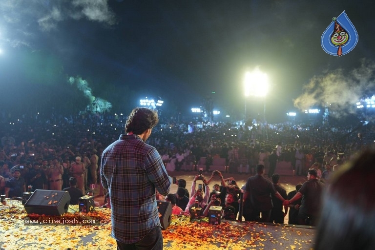 Guntur Kaaram Pre Release Event 02 - 16 / 29 photos