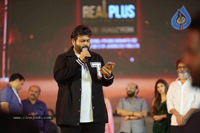 Guntur Kaaram Pre Release Event 02 - 28 / 29 photos