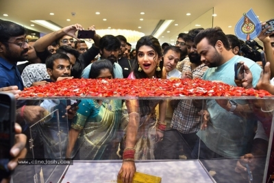 Sreeleela at CMR family mall in Kukatpally - 28 of 36