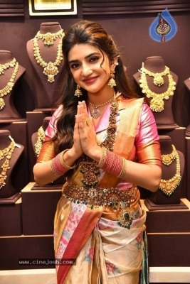 Sreeleela at CMR family mall in Kukatpally - 33 of 36