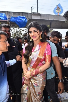 Sreeleela at CMR family mall in Kukatpally - 35 of 36