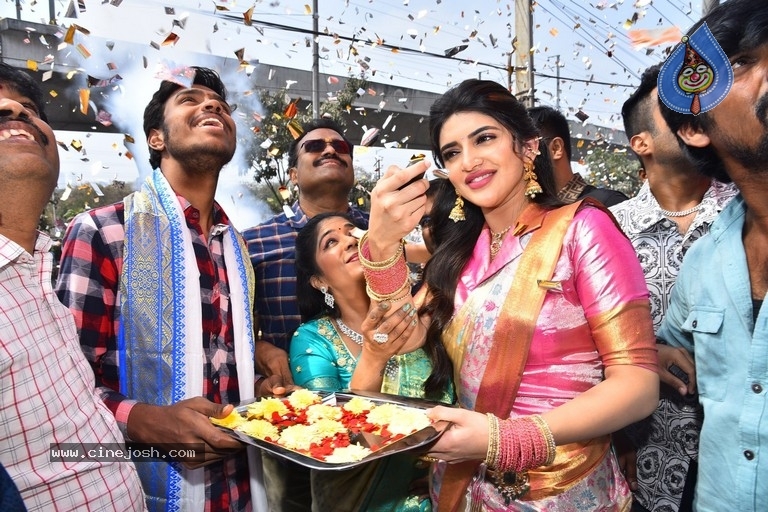 Sreeleela at CMR family mall in Kukatpally - 5 / 36 photos