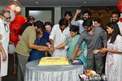 Pawan Kalyan Meets Megastar - 1 of 22