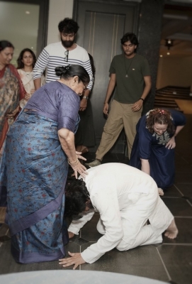 Pawan Kalyan Meets Megastar - 13 of 22