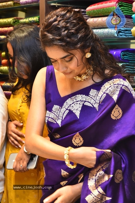 Keerthy Suresh Launches Mangalya Shopping Mall - 7 / 20 photos