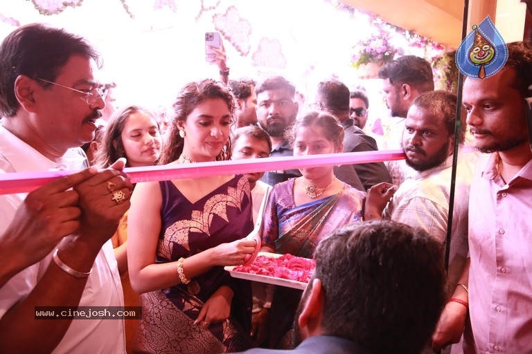 Keerthy Suresh Launches Mangalya Shopping Mall - 8 / 20 photos