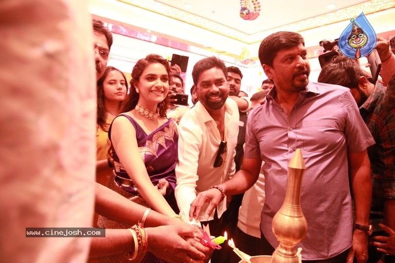 Keerthy Suresh Launches Mangalya Shopping Mall - 16 / 20 photos