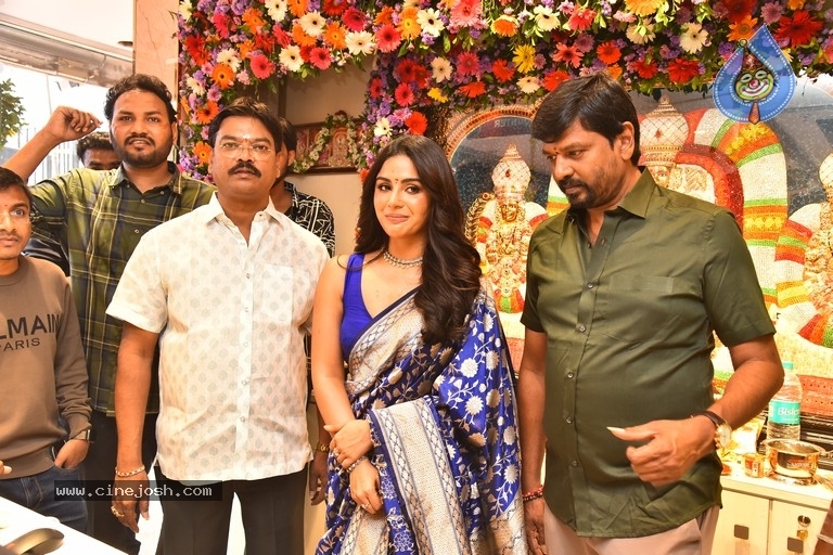 Samyuktha Launched Maangalya Shopping mall - 10 / 42 photos