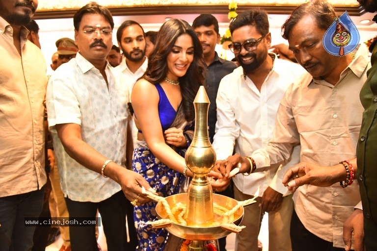 Samyuktha Launched Maangalya Shopping mall - 23 / 42 photos