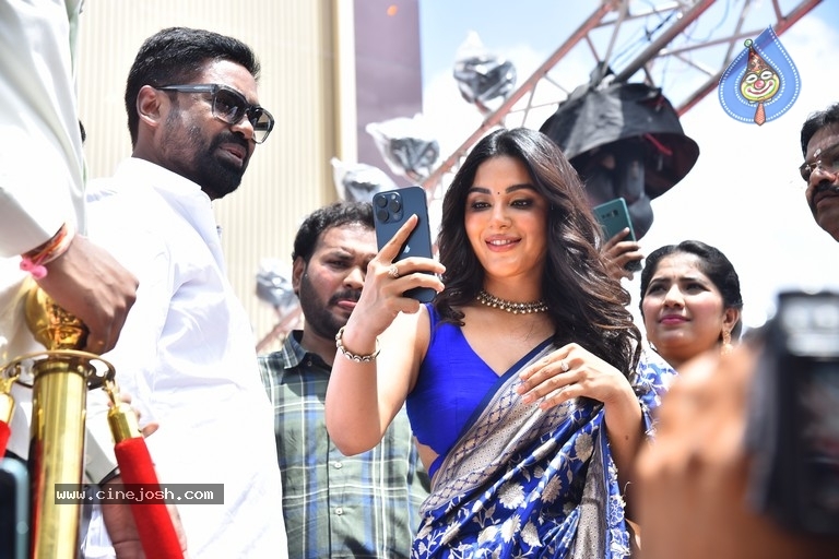 Samyuktha Launched Maangalya Shopping mall - 38 / 42 photos