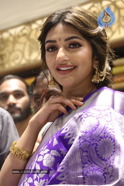 Sreeleela Launches Mangalya Shopping Mall - 11 / 30 photos