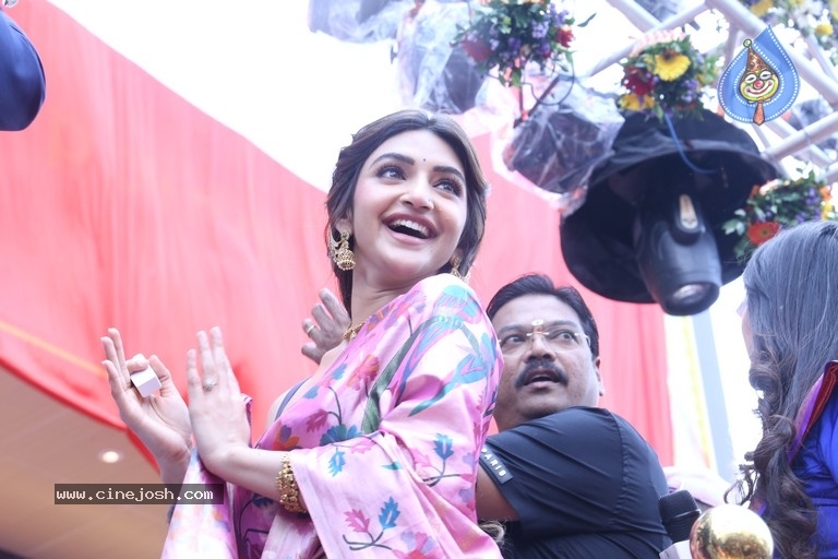 Sreeleela Launches Mangalya Shopping Mall - 14 / 30 photos
