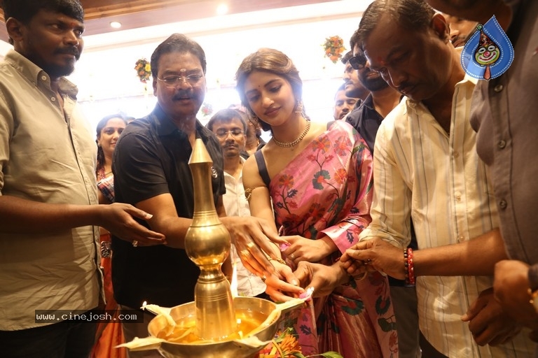 Sreeleela Launches Mangalya Shopping Mall - 25 / 30 photos