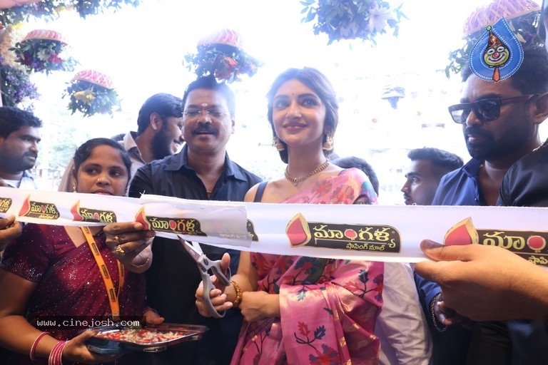 Sreeleela Launches Mangalya Shopping Mall - 26 / 30 photos