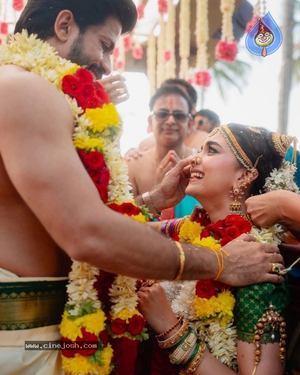 Keerthy Suresh weds Antony Thattil - 4 / 7 photos