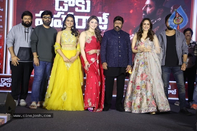 Daaku Maharaaj Pre Release Event - 24 / 27 photos