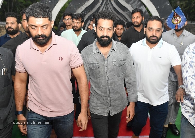 NTR - Kalyan Ram at NTR Ghat - 4 / 9 photos