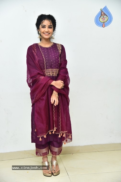Anupama Parameswaran - 7 / 21 photos