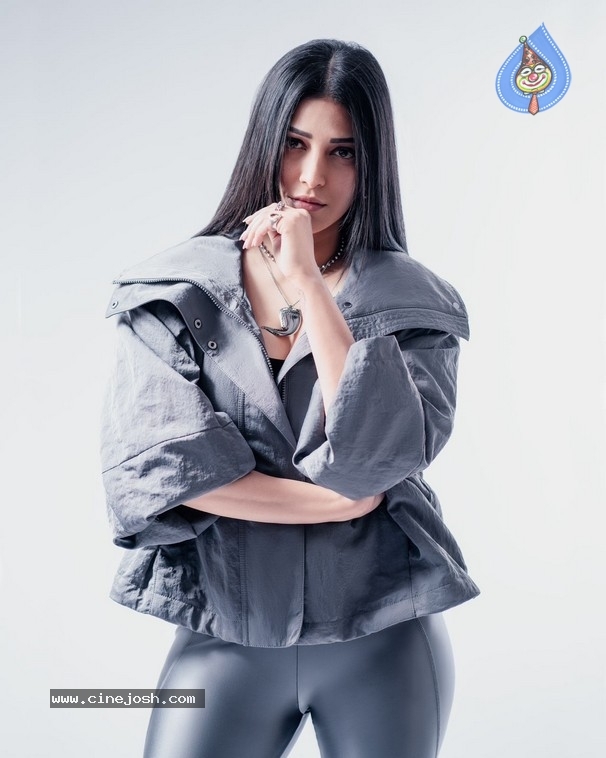 Shruti Haasan Photos - 6 / 9 photos