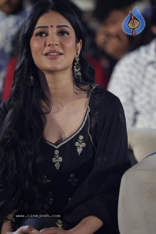 Shruti Haasan Photos - 8 / 21 photos