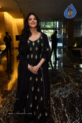 Shruti Haasan Photos - 1 of 21