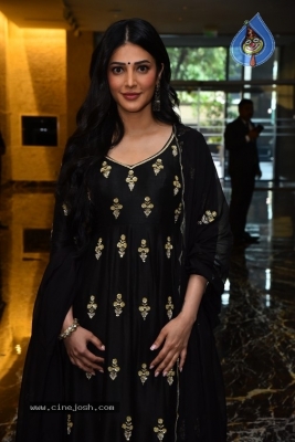 Shruti Haasan Photos - 17 of 21