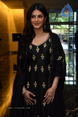Shruti Haasan Photos - 20 of 21