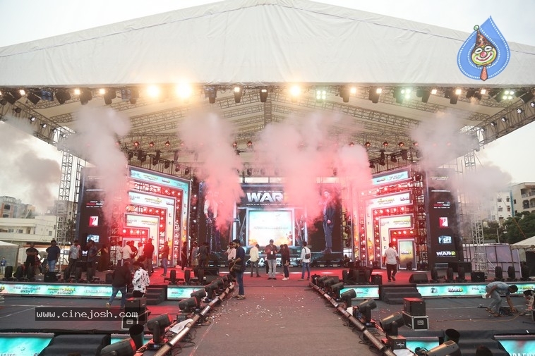 War 2 Pre Release Event 1 - 4 / 19 photos