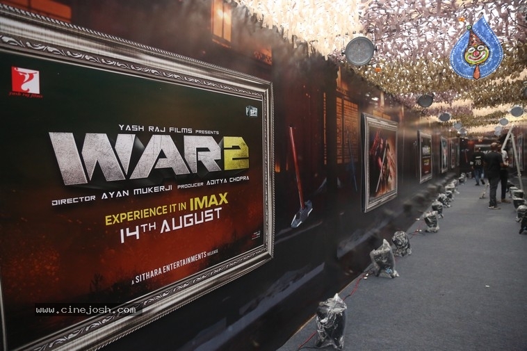 War 2 Pre Release Event 1 - 11 / 19 photos