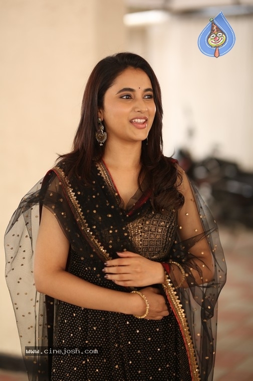 Priyanka Mohan Photos - 2 / 21 photos
