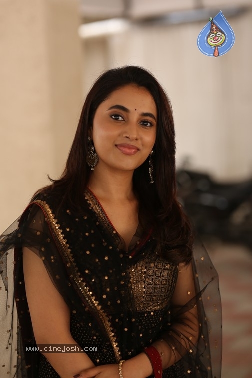 Priyanka Mohan Photos - 17 / 21 photos