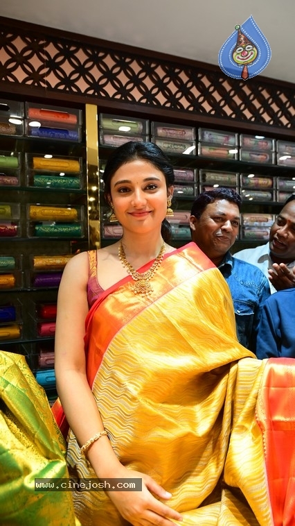 AR and RN At Subhapradam Mall opening - 17 / 28 photos