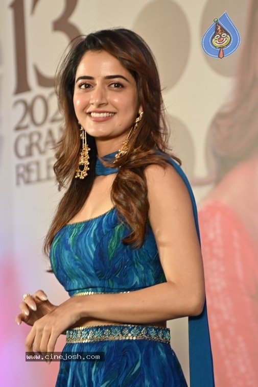 Ashika Ranganath Photos - 13 / 20 photos