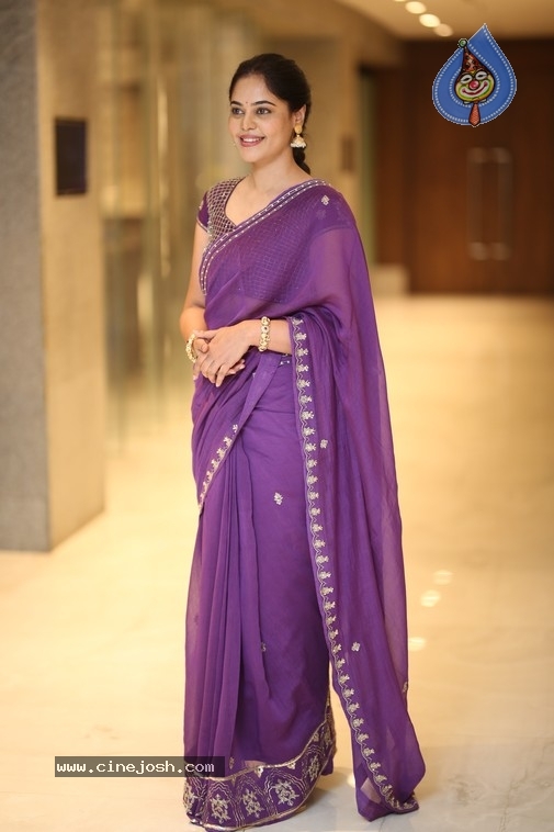 Bindu Madhavi Photos - 7 / 16 photos