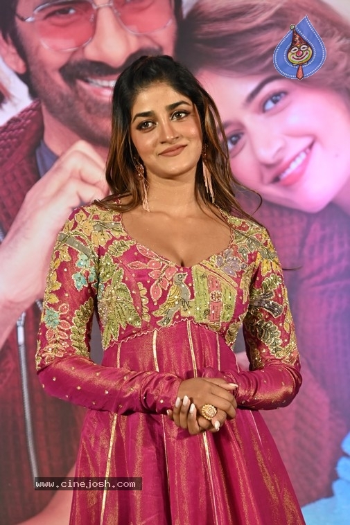 Dimple Hayathi Photos - 2 / 14 photos