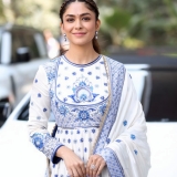 Mrunal Thakur Photos