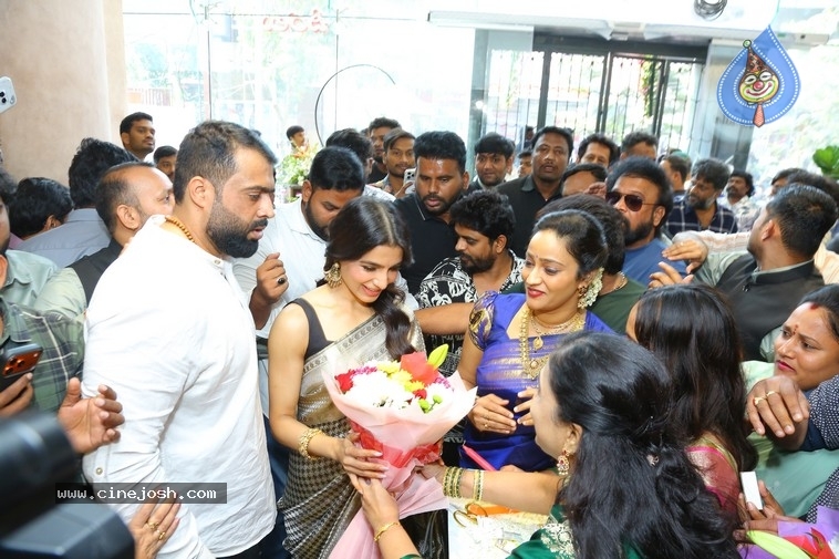 Samantha Launched Sirimalle Sarees Store - 20 / 21 photos