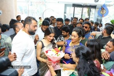 Samantha Launched Sirimalle Sarees Store - 20 of 21