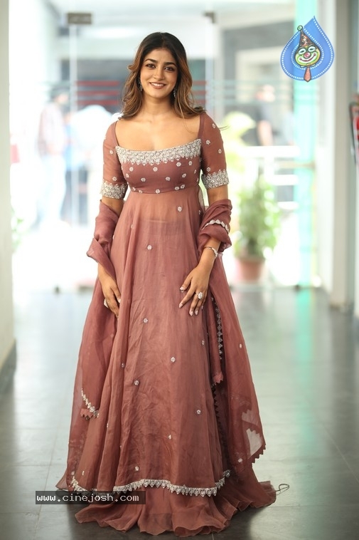 Dimple Hayathi Photos - 5 / 21 photos