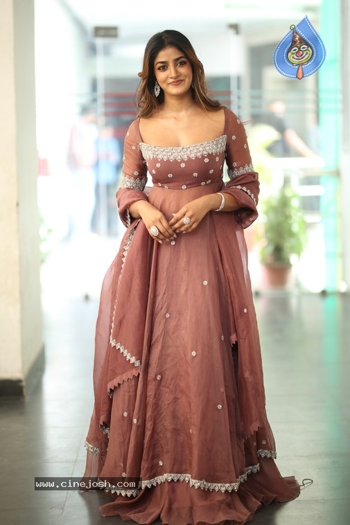 Dimple Hayathi Photos - 11 / 21 photos