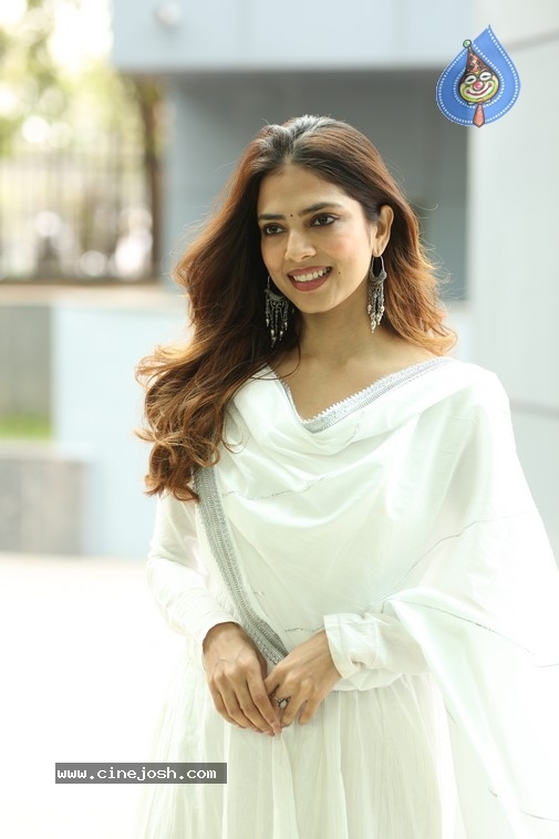 Malavika Mohanan Photos - 8 / 20 photos