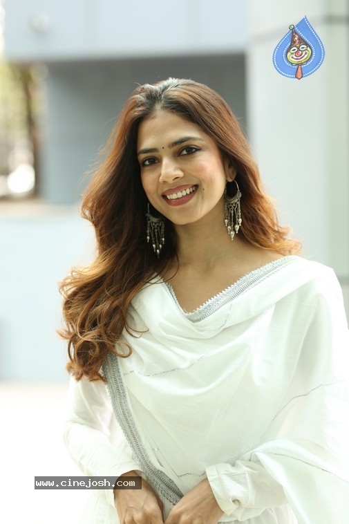 Malavika Mohanan Photos - 9 / 20 photos