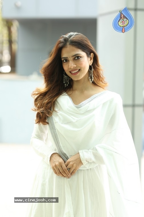 Malavika Mohanan Photos - 13 / 20 photos