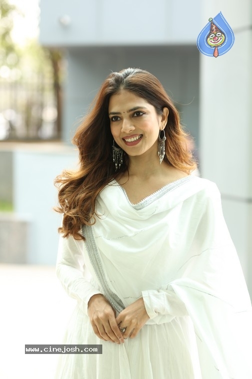 Malavika Mohanan Photos - 16 / 20 photos