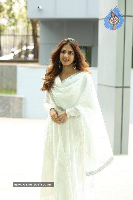 Malavika Mohanan Photos - 17 / 20 photos