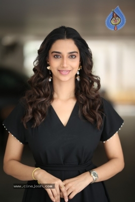 Meenakshi Chaudhary Photos - 4 of 20