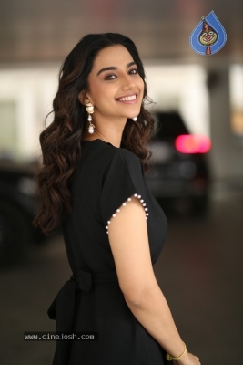 Meenakshi Chaudhary Photos - 13 of 20