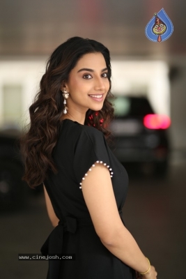 Meenakshi Chaudhary Photos - 17 of 20