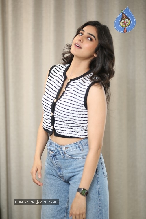 Sakshi Vyde Photos - 19 / 21 photos